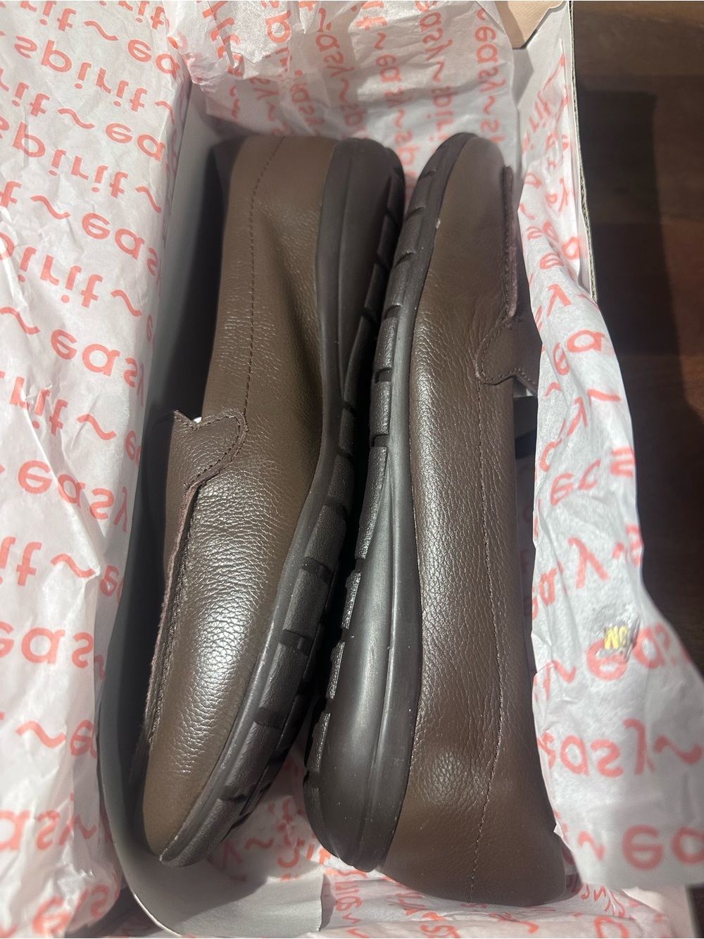 Easy Spirit 10M Women’s Brown Leather Loafers New In Box